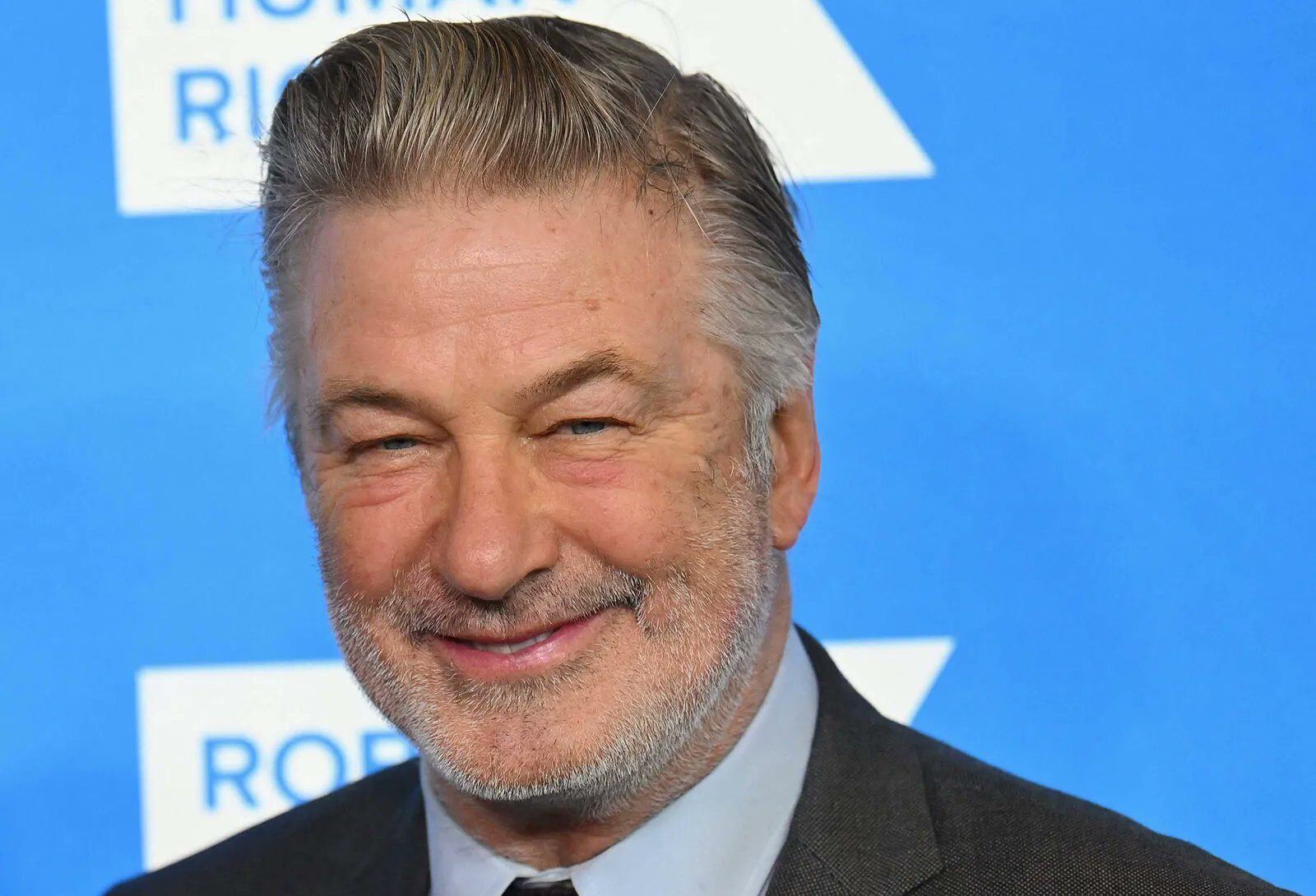 Alec Baldwin se declaró no culpable de homicidio involuntario y renunció a una lectura de cargos programada para este jueves
