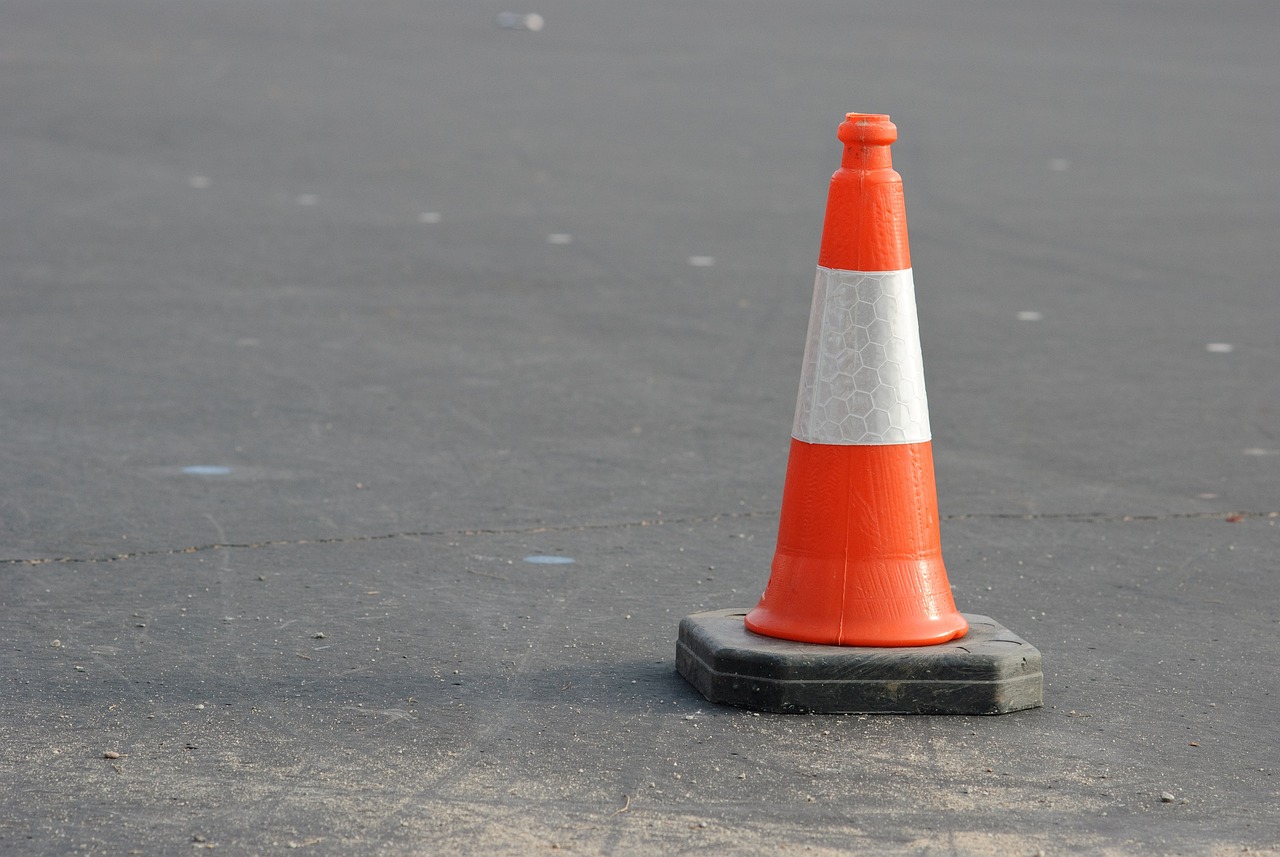 Anuncian cierre de carril en East Broadway Avenue