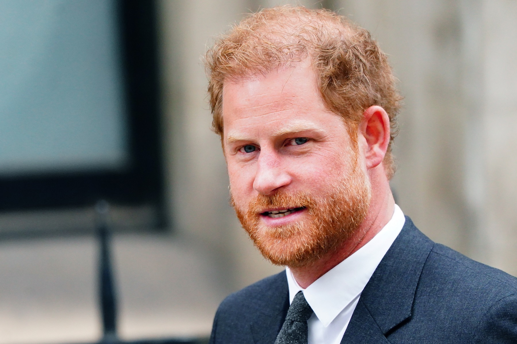 Príncipe Harry no podrá recuperar su nivel de protección policial tras fallo judicial