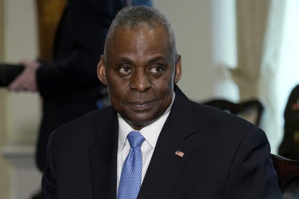 El jefe del Pentágono Lloyd Austin se disculpó por no informar su ingreso hospitalario