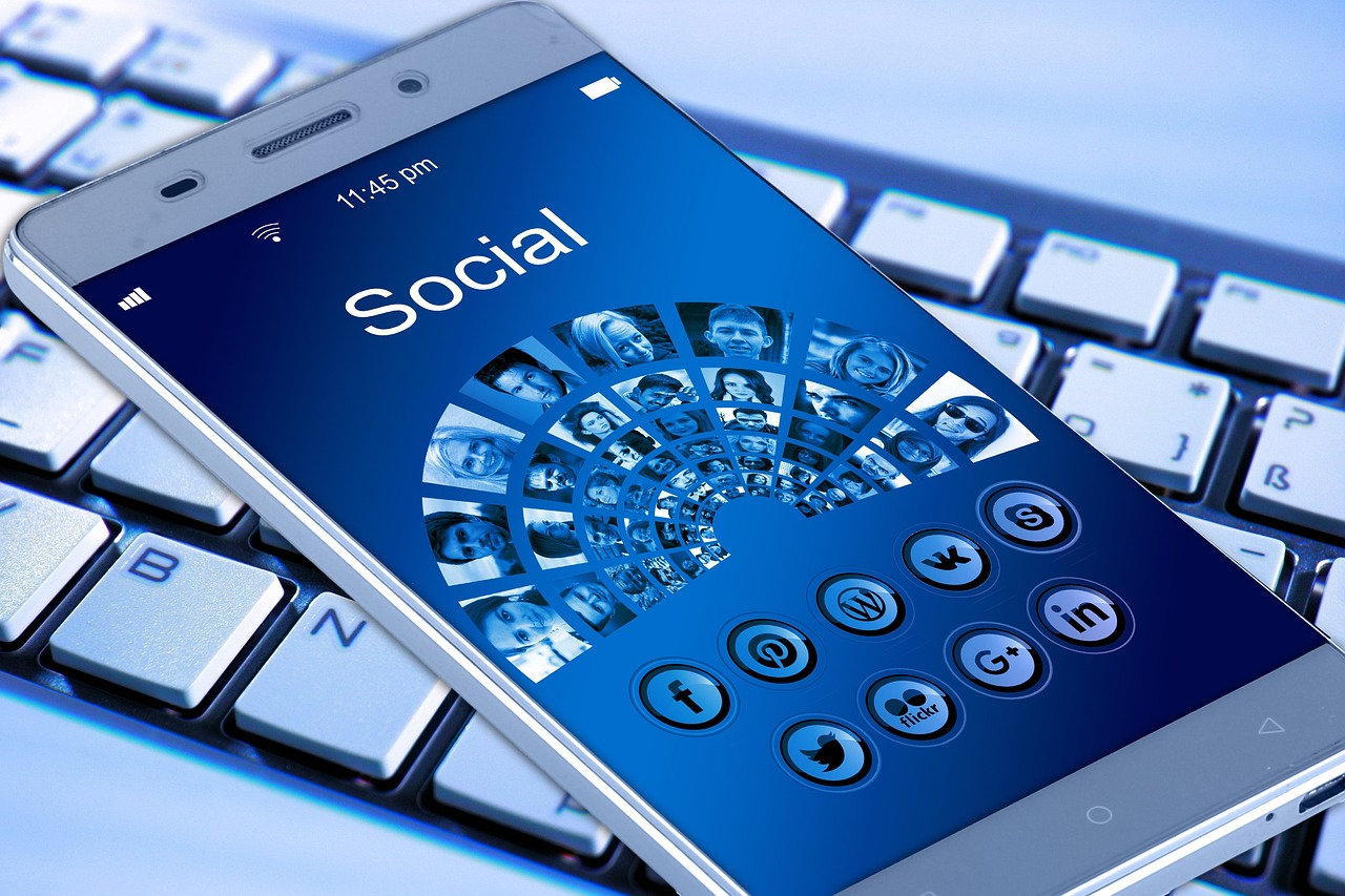 Avanza en el senado de Florida Ley que prohíbe redes sociales a menores de 16 años