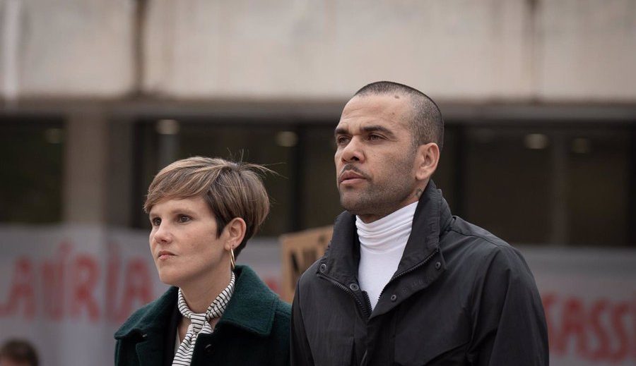 Dani Alves salió de prisión y esperará en libertad la revisión de su condena por agresión sexual