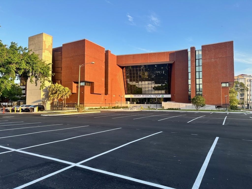 Cambian el sistema de notificación de ausencias en Escuelas Públicas del Condado de Orange