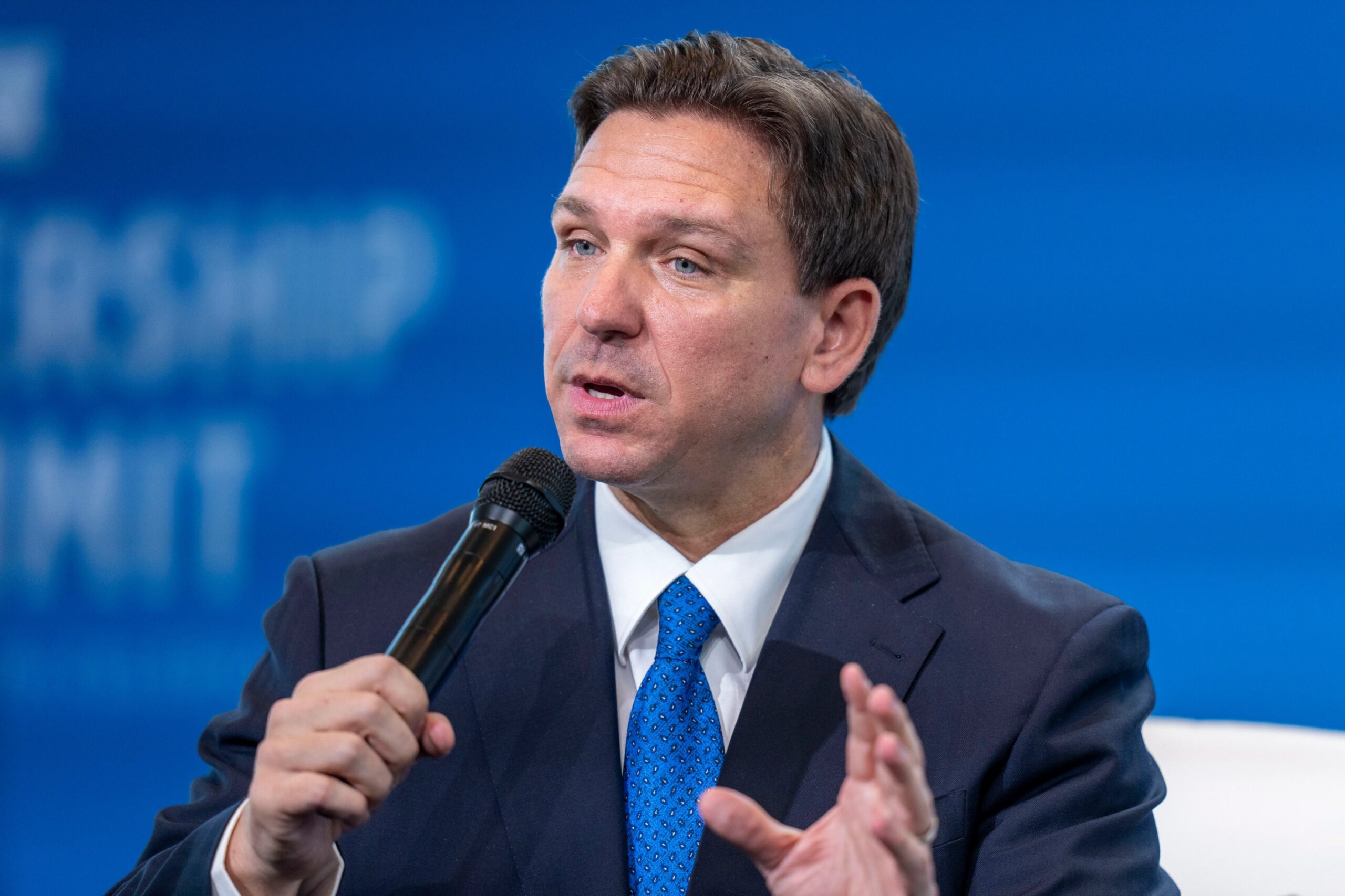 DeSantis vetó el proyecto de ley que impediría el uso de redes sociales a menores de 16 años de Florida
