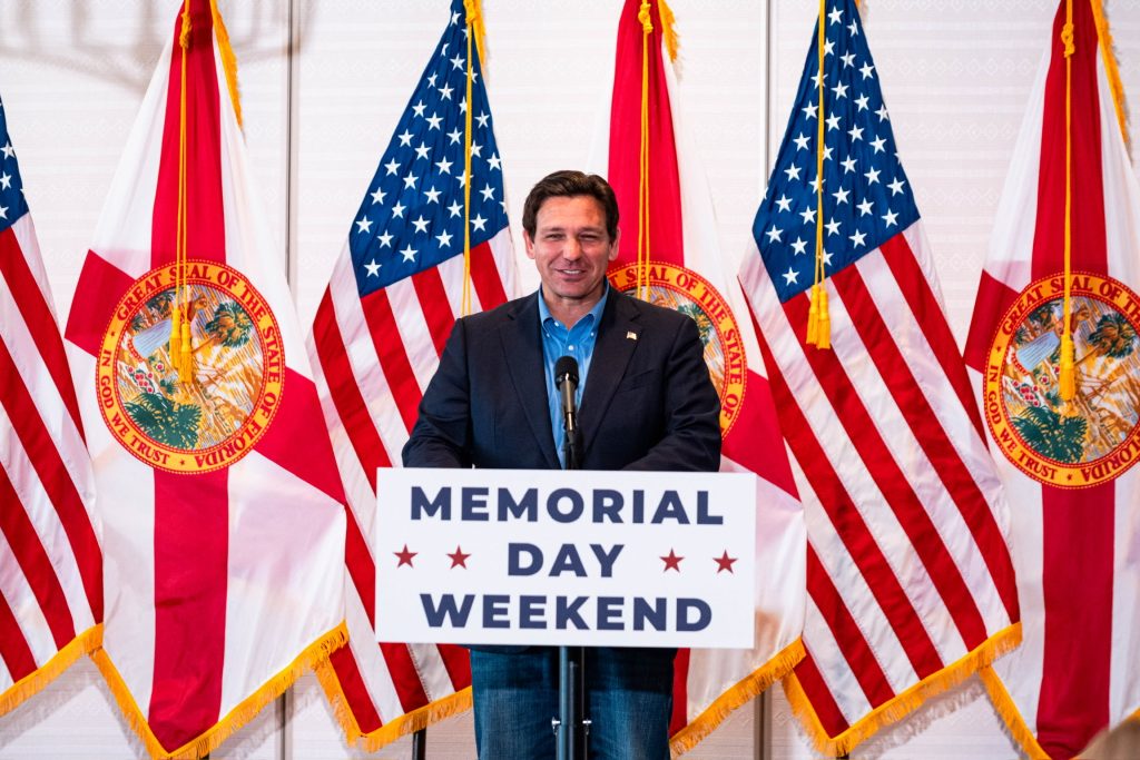 DeSantis anuncia las Vacaciones de Impuestos sobre las Ventas de Verano Freedom