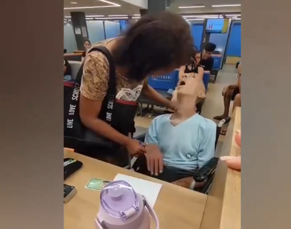 (+Video) Acusan de vilipendio e intento de hurto a mujer que llevó un cadáver a un banco para cobrar un préstamo