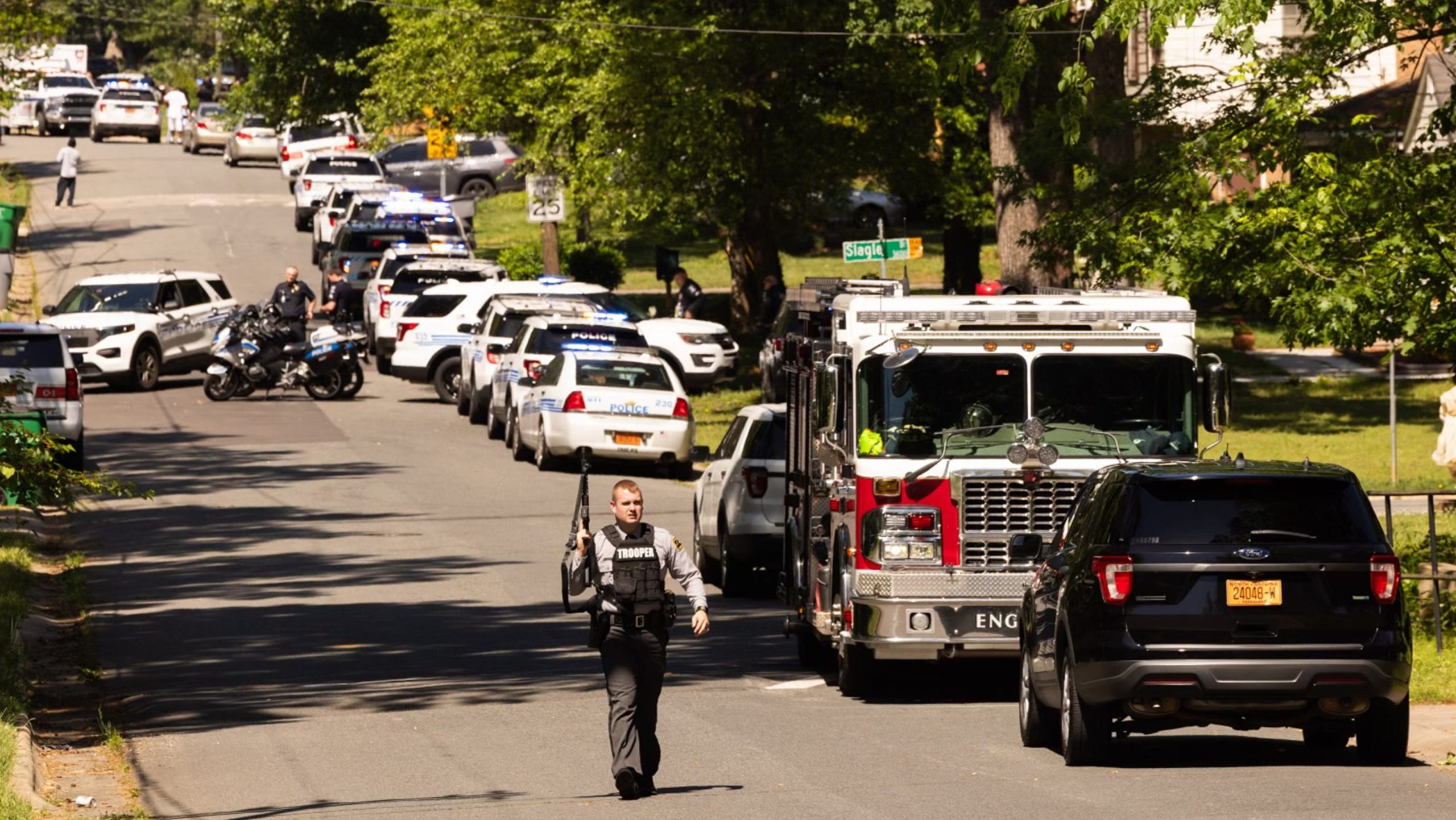 3 alguaciles muertos y 5 oficiales heridos tras un tiroteo en Charlotte, Carolina del Norte