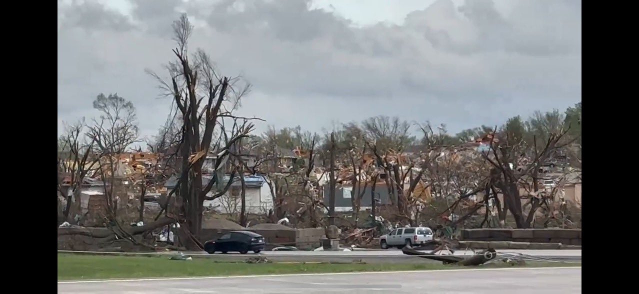 Un tornado arrasó suburbios de la ciudad de Omaha en Nebraska