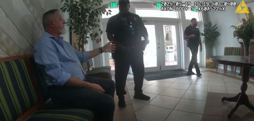 Sacerdote de Florida mordió a una mujer durante la comunión