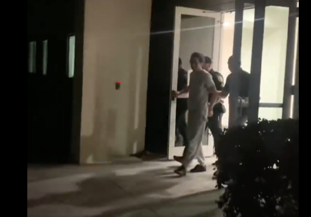 (+Video) Detuvieron al hombre que se exhibió desnudo frente a una estudiante de secundaria de Orlando