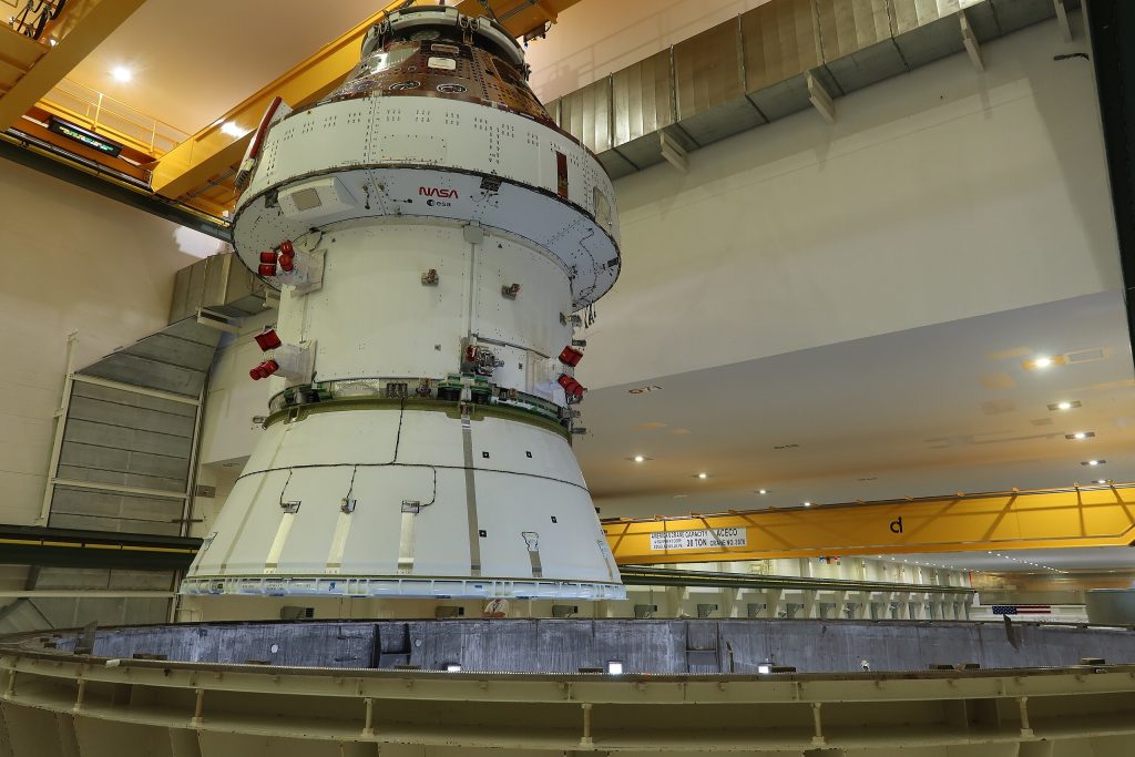 Incertidumbre en la misión lunar Artemis II tras daños en el escudo térmico de Orion durante una prueba