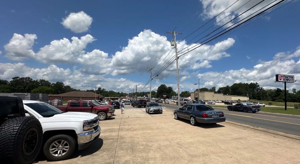 Tiroteo en tienda de Arkansas dejó 2 muertos y 7 heridos