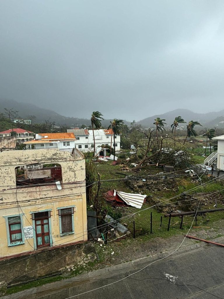 (+Videos) Beryl se convierte en un impresionante huracán de categoría 5