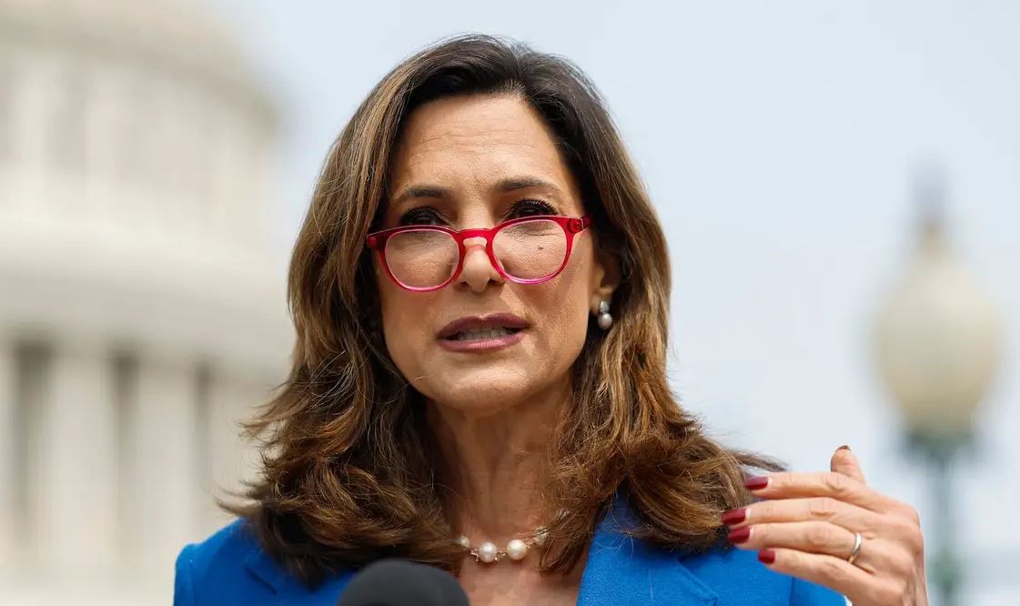 Congresista de Florida interrogó a funcionario de Biden sobre sus acciones para evitar posible fraude de Maduro