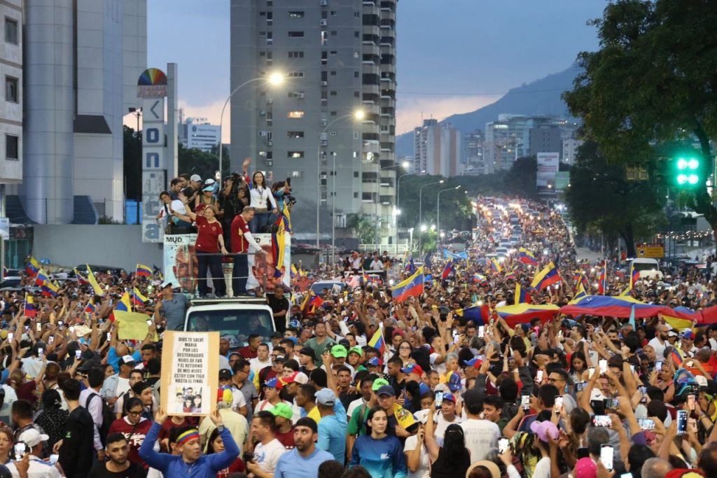 La oposición vuelve a llenar las calles de Caracas