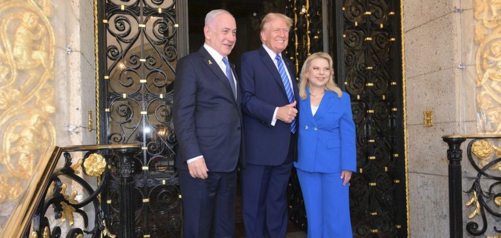 Que viva el color azul: Trump y Netanyahu se reconcilian en Mar-a-Lago