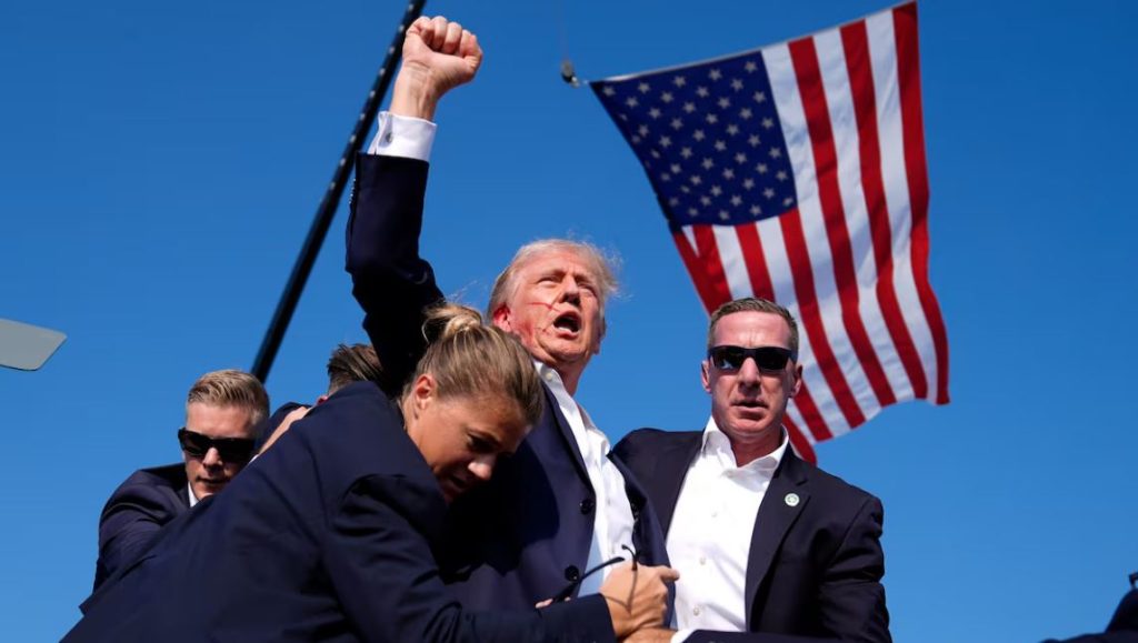 Trump fue evacuado de mitin tras aparente atentado