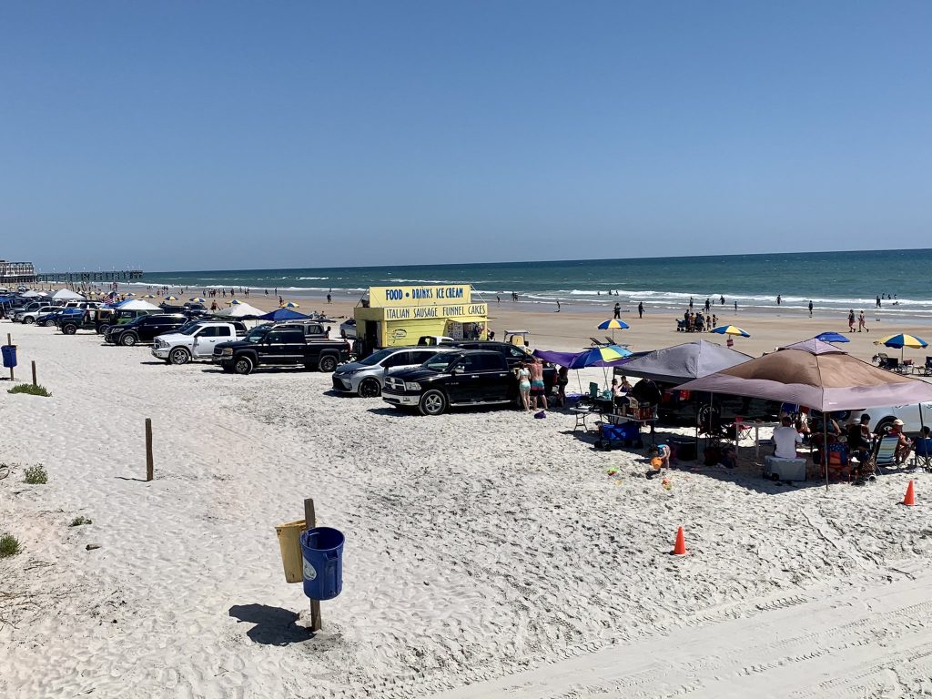Visitantes del condado de Volusia deberán pagar estacionamiento fuera de la playa