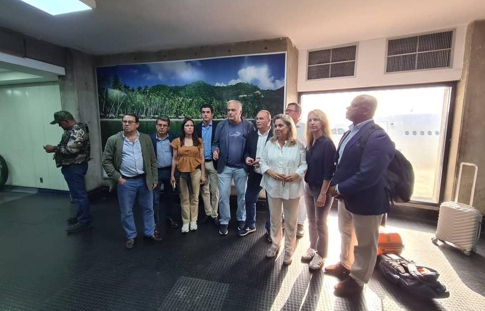 Prohíben entrada a Venezuela a parlamentarios del PP de España