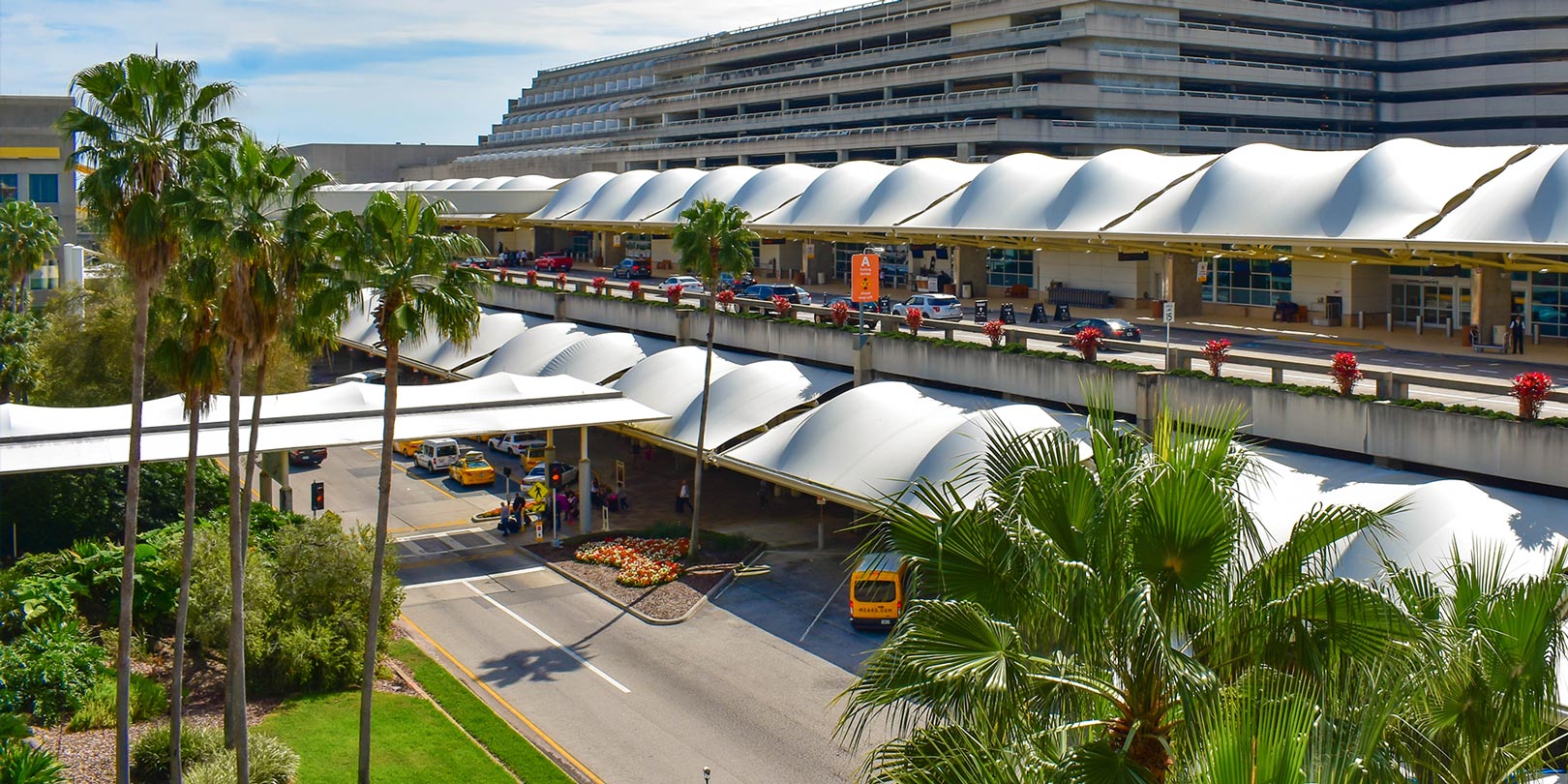 Aeropuerto de Orlando revela plan para abrir miles de puestos de estacionamiento