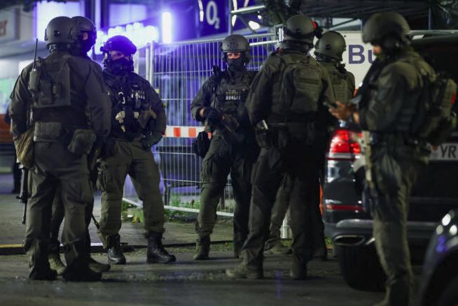 Detienen a un joven por el ataque con cuchillo en Alemania que dejó 3 muertos