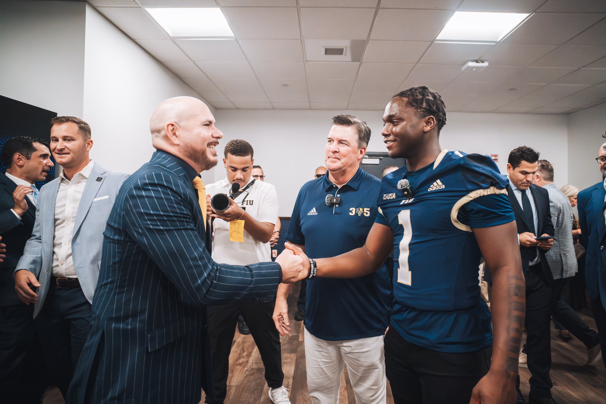Estadio de la FIU llevará el nombre de Pitbull, "Mr. 305"