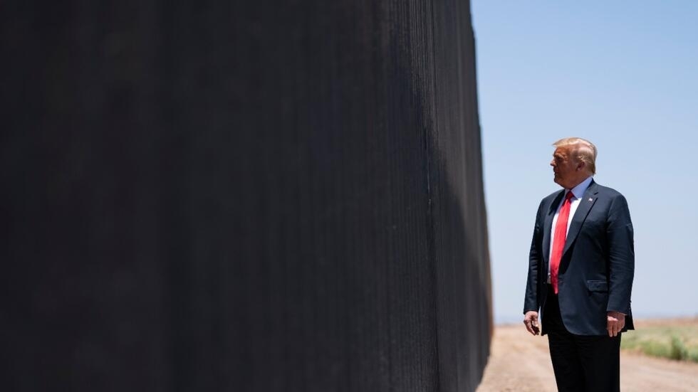 Trump visita Arizona y se reúne con familiares y víctimas de los ataques de inmigrantes