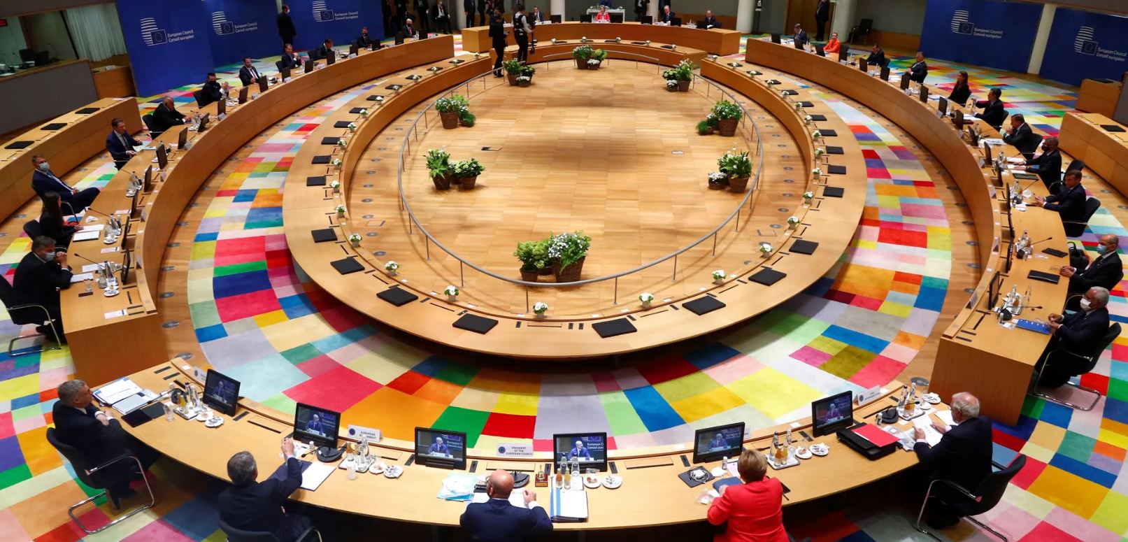 UE no reconoce a Maduro ni a González como presidente: "Es muy tarde para seguir pidiendo las actas"