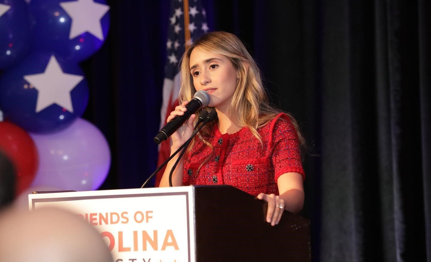 Acusan de falsificación a la representante de Florida Carolina Amesty