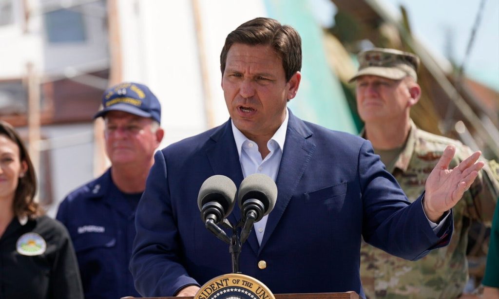 DeSantis insta a los floridanos a quedarse en casa tras la llegada del huracán Debby
