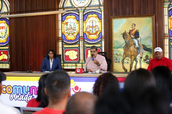 Maduro cambia el gabinete a un mes de las elecciones presidenciales