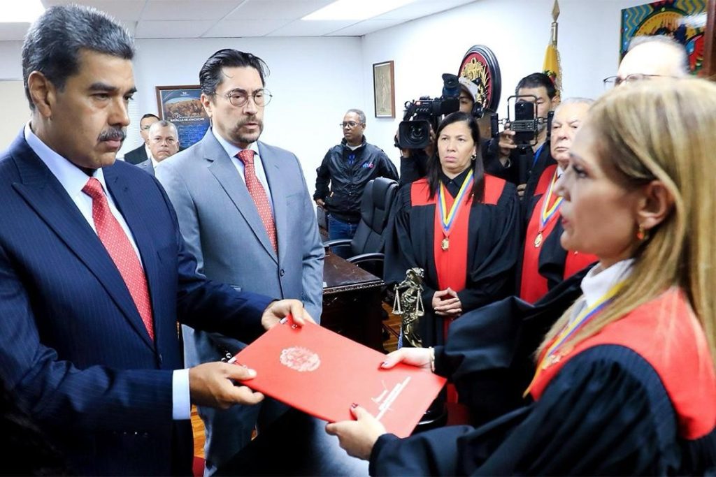 Tribunal Supremo de Venezuela admite recurso de Maduro y cita a declarar a los candidatos presidenciales
