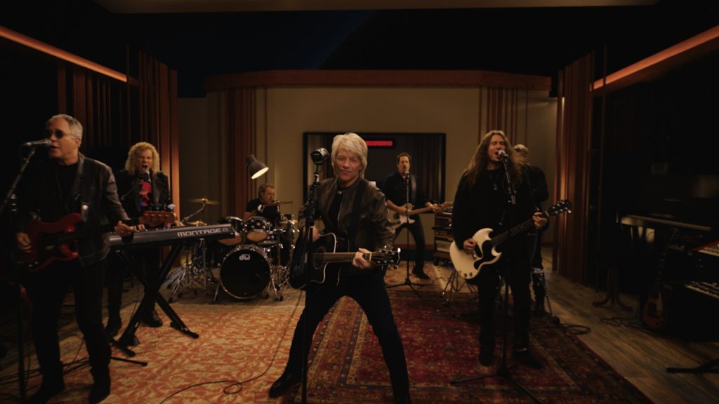 (+Video) Jon Bon Jovi evitó que una mujer saltara de un puente de Nashville