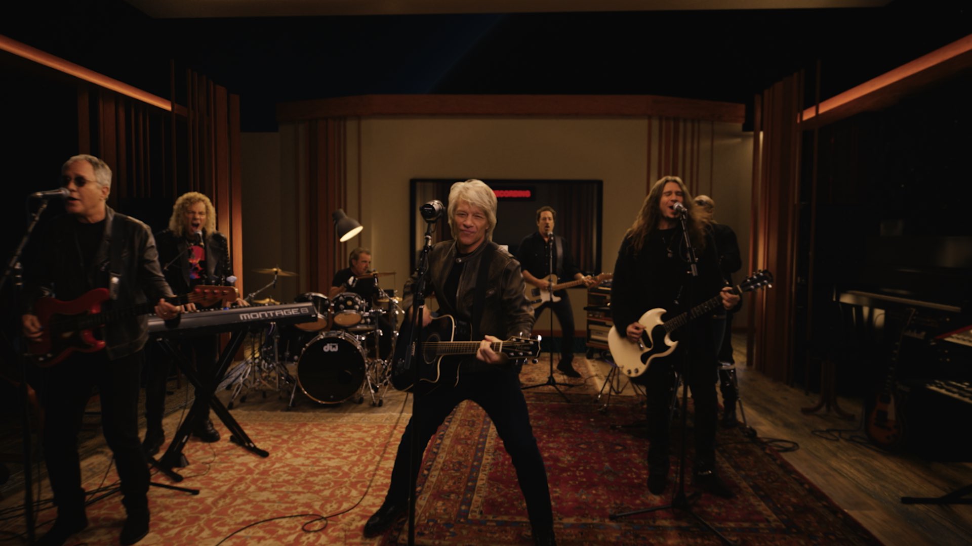 (+Video) Jon Bon Jovi evitó que una mujer saltara de un puente de Nashville