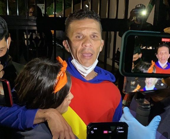 Arrestan a Gilber Caro por abandonar la escena de un accidente de tránsito en Miami que dejó un muerto
