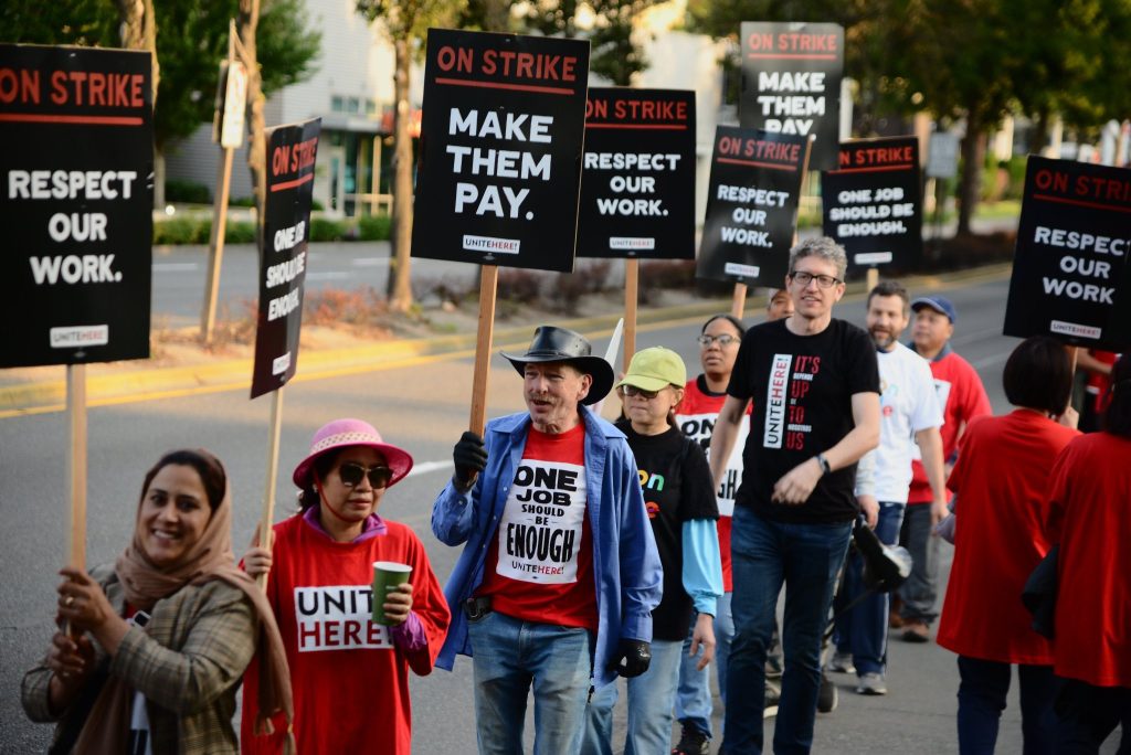 Huelga de trabajadores sindicalizados de hoteles se extiende a 25 ciudades de EEUU