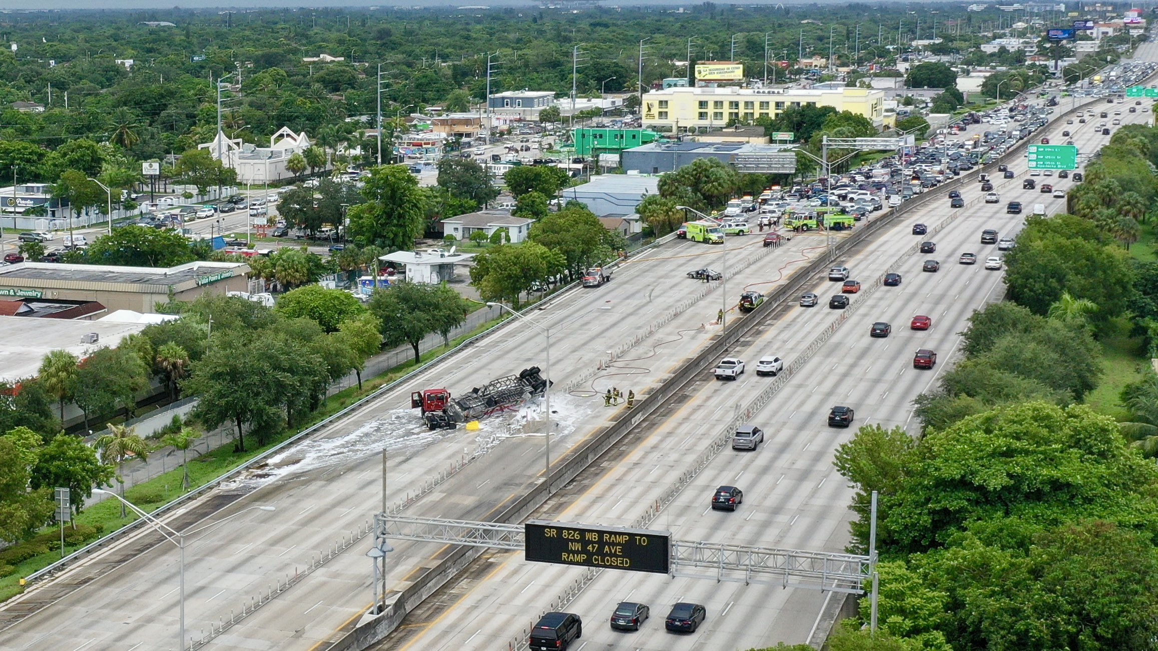 Reabren la I-95 en Miami-Dade tras accidente de camión de combustible