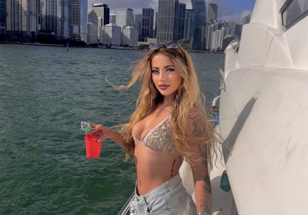 Influencer Maecee Marie Lathers huyó de la escena de un accidente que mató a 2 personas en Miami