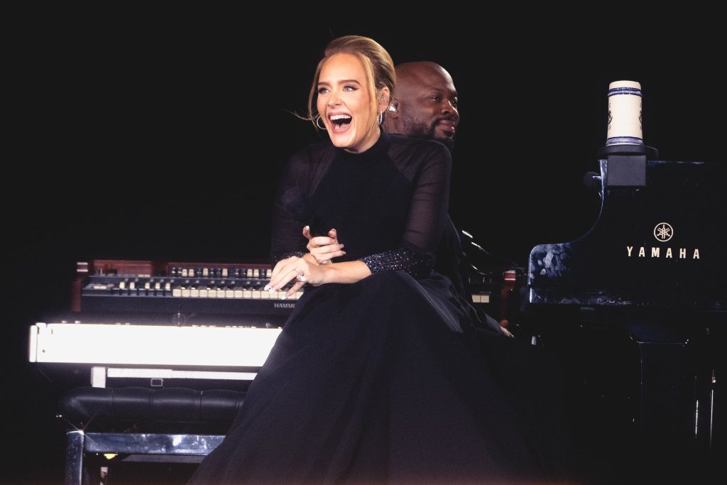 Adele se retira una larga temporada de los escenarios para descansar y "vivir la vida"