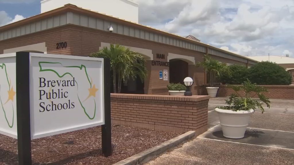 Condado de Brevard anuncia inminente instalación de detectores de metales en todas las escuelas secundarias