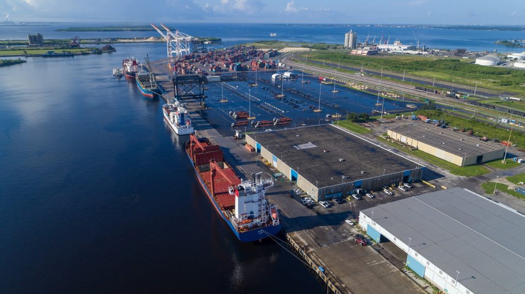 Miles de trabajadores amenazan con huelga en 36 puertos estadounidenses