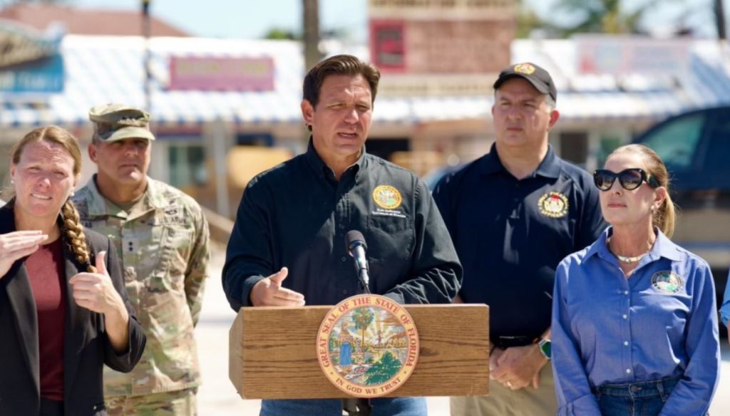 DeSantis ordena que se reabran todos los distritos escolares