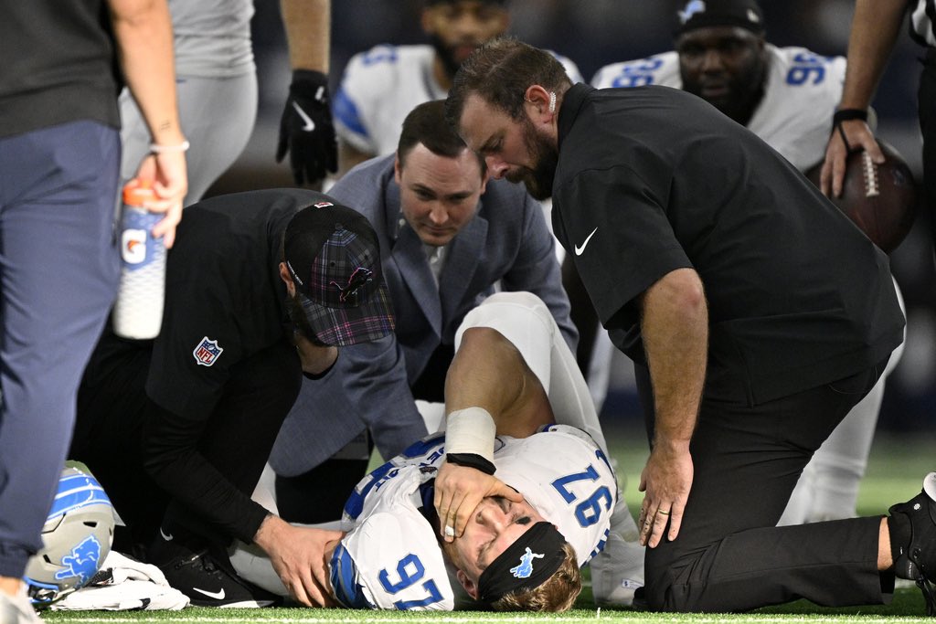 (+Video) Confirman fractura de tibia de la estrella de los Detroit Lions Aidan Hutchinson