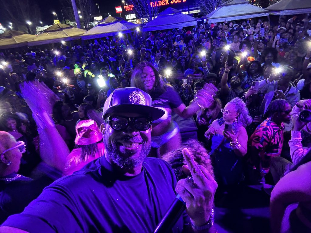 El rapero Uncle Luke recuperó los derechos de autor de la música de 2 Live Crew en tribunal de Miami