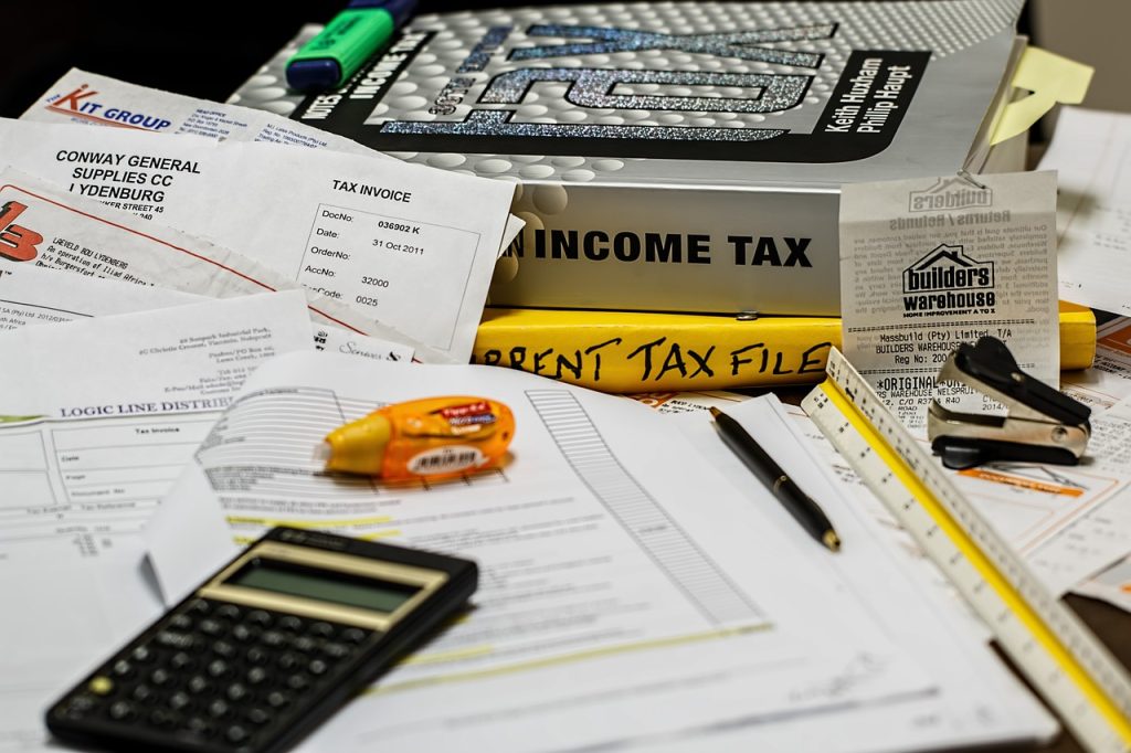 En 2025 los contribuyentes tendrán deducciones estándar más altas, anunció IRS