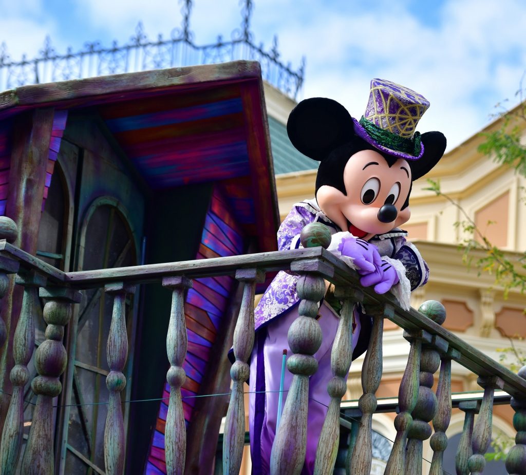 Señalan a exempleado de hackear el sistema de menú de Disney
