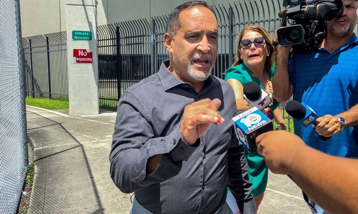 Declaran culpable de compensación ilegal y conspiración al excomisionado de Miami-Dade Joe Martínez