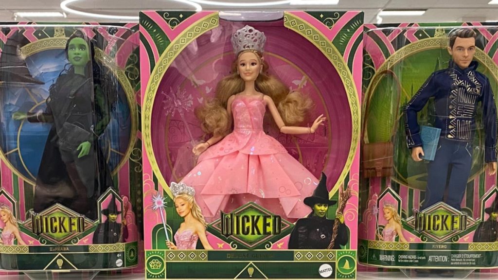 Mattel se disculpa por vender figuras de Wicked cuyo empaque tenía el enlace a una web porno