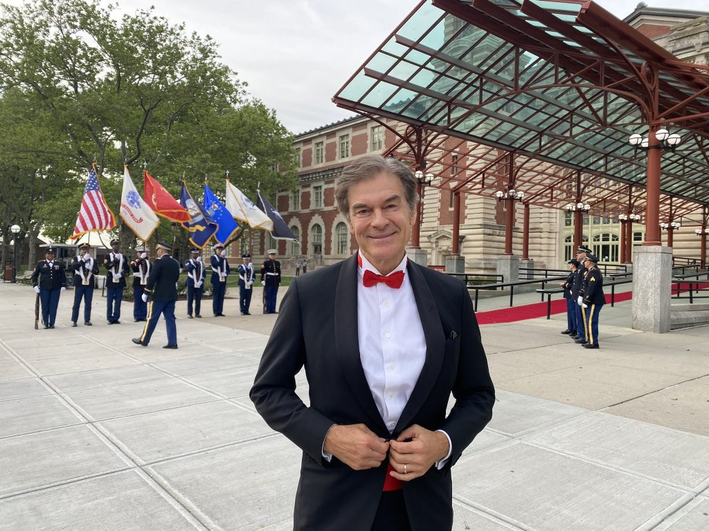 Dr. Oz espera hacer que EEUU vuelva a ser saludable tras nominación de Trump para administrar de Medicare y Medicaid