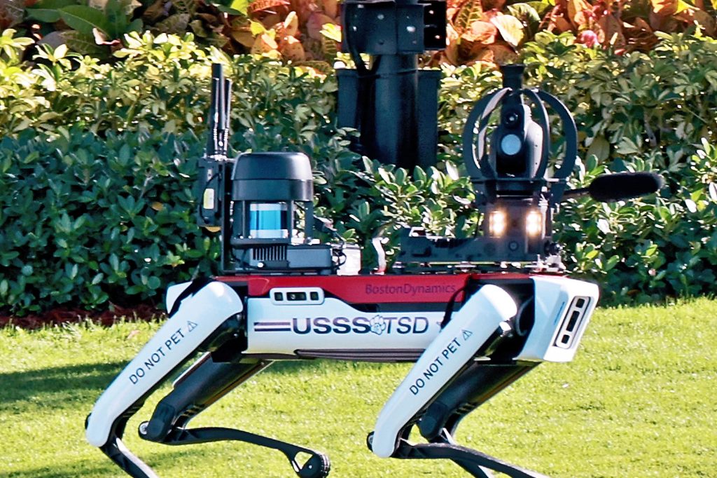 (+Video) Perros robots patrullan Mar-a-Lago, la residencia de Trump en Florida
